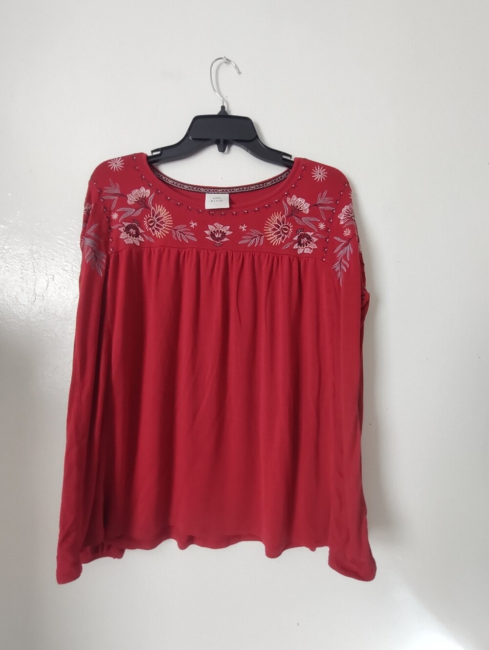 Knox Rose Womens Large Red Long Sleeve Embroided Top. Great Condition